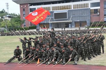 淬火成钢，逐光前行！智能建造与设计学院 2025 级新生军训总结大会圆满落幕