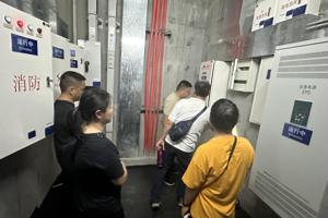 深入施工现场 服务校园建设