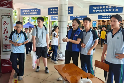 无人机足球进中学！我校科普团队亮相清远市全国科普日主场活动