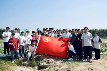 扎根百千万主战场 奏响兴农青春强音｜我院学子以田间研学铸魂育人，打造行走的思政课